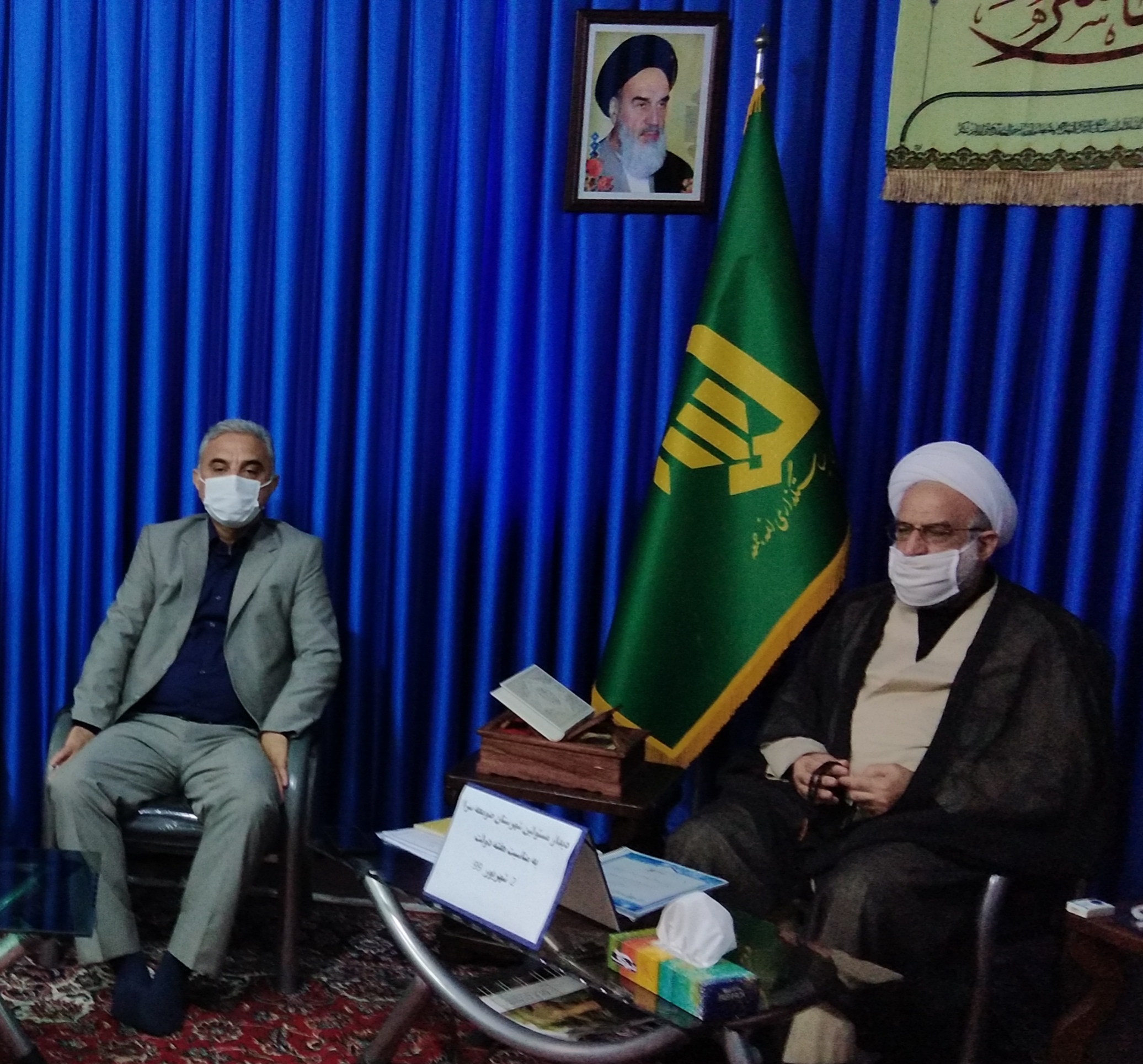 ساده زیستی شهیدان رجایی وباهنر الگوی مسولان باشد.
