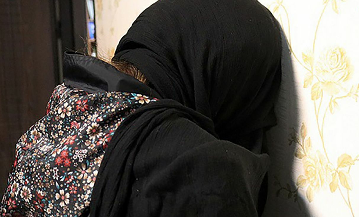 راز شیطانی فرزانه خانم پرستار بیمارستان مشهد/۱۲ نفر از این پرستار قلابی شکایت کرده اند.
