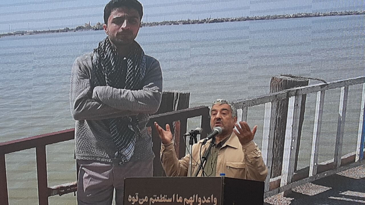 نگاه انقلابی حاکم برجامعه مشکلات کشور را حل خواهد کرد.