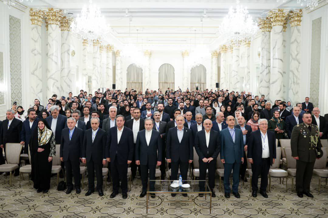 دیدار ایرانیان مقیم جمهوری آذربایجان با رئیس جمهور برگزار شد.