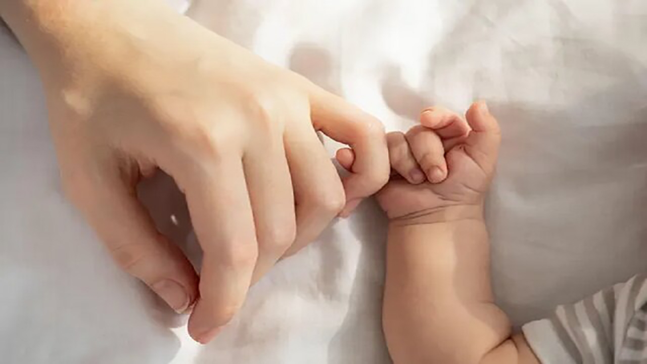 اجرای طرح «کارت مادرانه» از ۱۴۰۵؛ واریز ماهانه ۲ میلیون تومان برای فرزندان زیر ۲ سال 