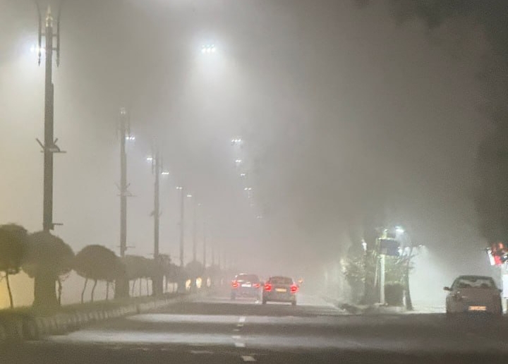 آسمانِ رشت ابری نیست، آلوده است؛مه دود فتوشیمیایی نفسِ شهر باران را گرفته است.